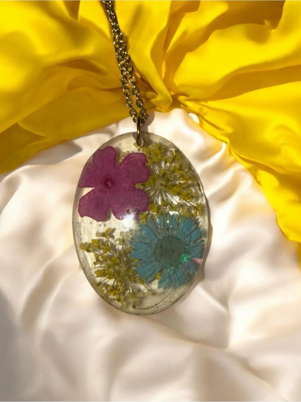 Handmade Pressed Flower Resin Oval Pendant Necklace - Picture 3 of 7